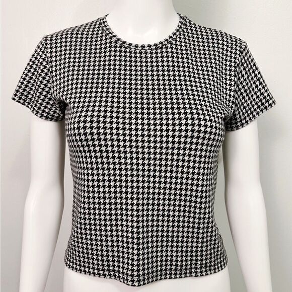 Brandy Melville Tops - ᴇᴜᴄ ᴍᴀᴅᴇ ɪɴ ɪᴛᴀʟʏ ʙʀᴀɴᴅʏ ᴍᴇʟᴠɪʟʟᴇ ʜᴏᴜɴᴅꜱᴛᴏᴏᴛʜ ᴘʀɪɴᴛ ᴊᴇʀꜱᴇʏ ꜱʜᴏʀᴛ ꜱʟᴇᴇᴠᴇ